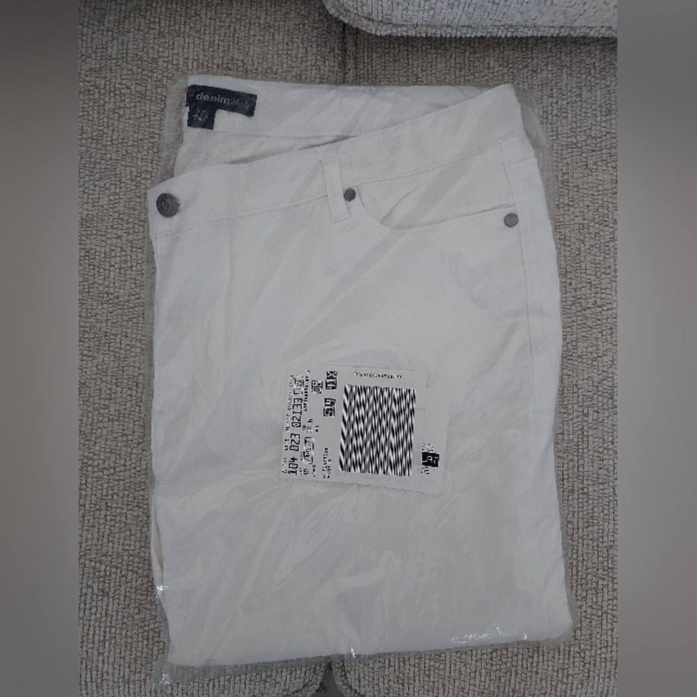 New Women's white jeans Denim24/7 Style#7445-7 Size 18W